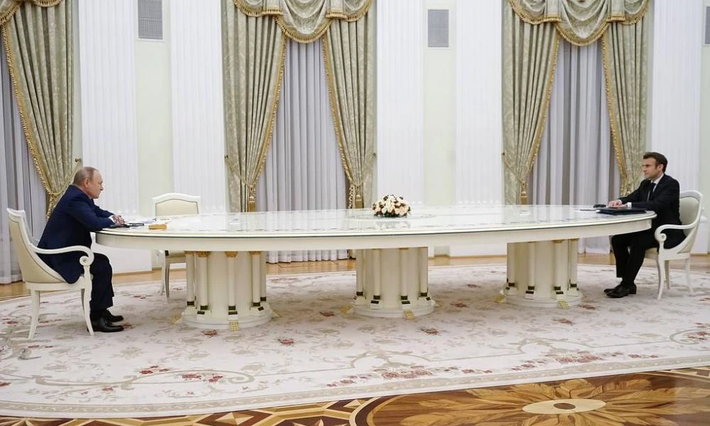 Το τραπέζι μίλησε! Μακριά κι αγαπημένοι-Το μόνο που τους ενώνει είναι οι μπίζνες